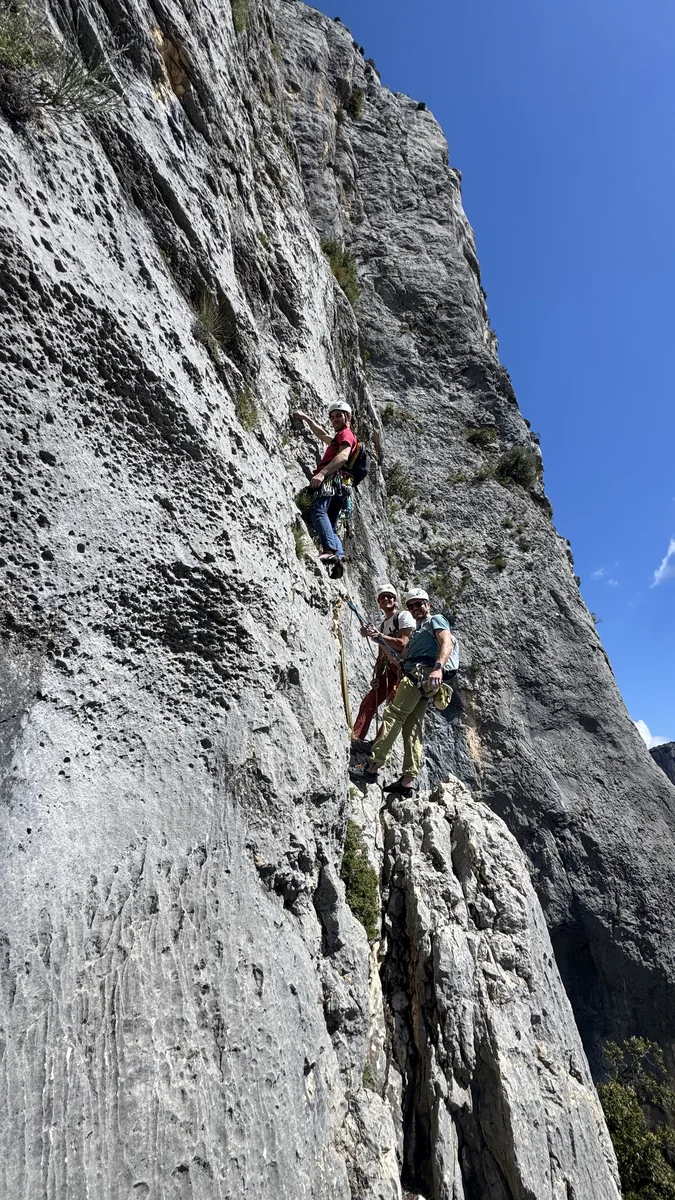 Cordée tirée sur paroi verticale