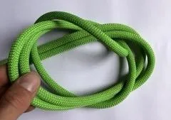 3. Tirer les deux brins à travers la boucle.