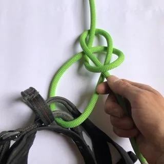 7. Serrer le nœud